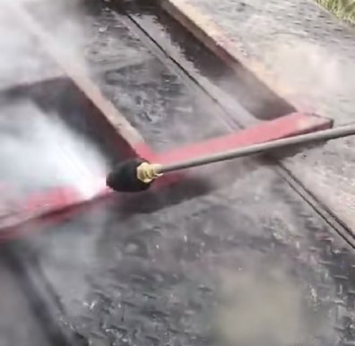 高压清洗设备用于公路维护